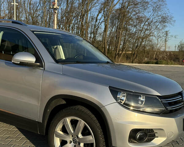 Серый Фольксваген Тигуан, объемом двигателя 2 л и пробегом 125 тыс. км за 14800 $, фото 2 на Automoto.ua