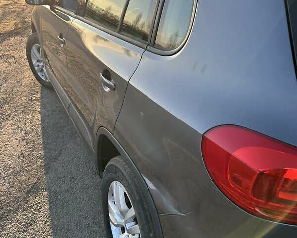 Серый Фольксваген Тигуан, объемом двигателя 1.98 л и пробегом 220 тыс. км за 11000 $, фото 7 на Automoto.ua