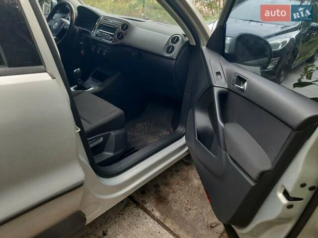 Сірий Фольксваген Тігуан, об'ємом двигуна 1.98 л та пробігом 175 тис. км за 15500 $, фото 3 на Automoto.ua