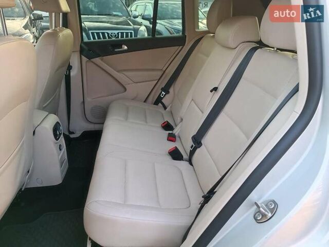 Серый Фольксваген Тигуан, объемом двигателя 2 л и пробегом 184 тыс. км за 10990 $, фото 12 на Automoto.ua