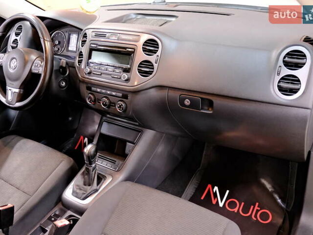 Сірий Фольксваген Тігуан, об'ємом двигуна 2 л та пробігом 170 тис. км за 9900 $, фото 39 на Automoto.ua