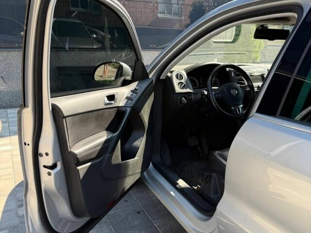 Серый Фольксваген Тигуан, объемом двигателя 2 л и пробегом 215 тыс. км за 9700 $, фото 10 на Automoto.ua