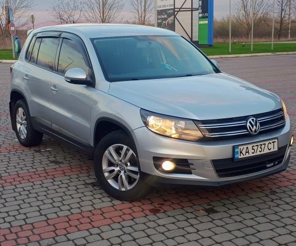 Серый Фольксваген Тигуан, объемом двигателя 2 л и пробегом 193 тыс. км за 10500 $, фото 1 на Automoto.ua