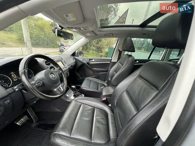 Серый Фольксваген Тигуан, объемом двигателя 2 л и пробегом 216 тыс. км за 10999 $, фото 21 на Automoto.ua