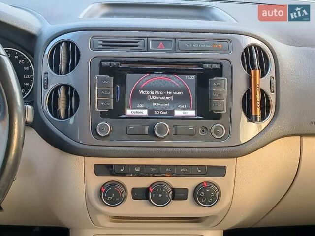 Серый Фольксваген Тигуан, объемом двигателя 2 л и пробегом 184 тыс. км за 10990 $, фото 15 на Automoto.ua