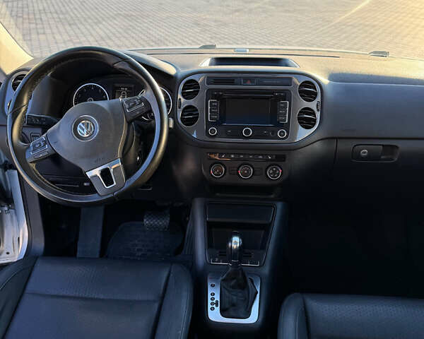 Серый Фольксваген Тигуан, объемом двигателя 2 л и пробегом 125 тыс. км за 14800 $, фото 24 на Automoto.ua