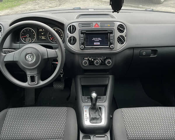 Сірий Фольксваген Тігуан, об'ємом двигуна 2 л та пробігом 120 тис. км за 12500 $, фото 18 на Automoto.ua