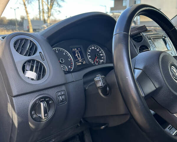 Серый Фольксваген Тигуан, объемом двигателя 1.97 л и пробегом 240 тыс. км за 15600 $, фото 8 на Automoto.ua