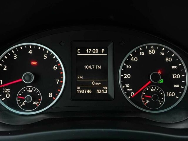 Серый Фольксваген Тигуан, объемом двигателя 2 л и пробегом 195 тыс. км за 10800 $, фото 12 на Automoto.ua