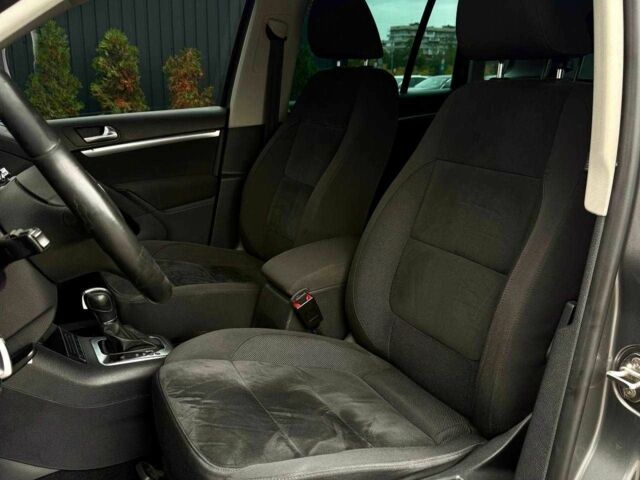 Сірий Фольксваген Тігуан, об'ємом двигуна 2 л та пробігом 186 тис. км за 14500 $, фото 22 на Automoto.ua