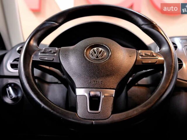 Сірий Фольксваген Тігуан, об'ємом двигуна 2 л та пробігом 170 тис. км за 9900 $, фото 42 на Automoto.ua