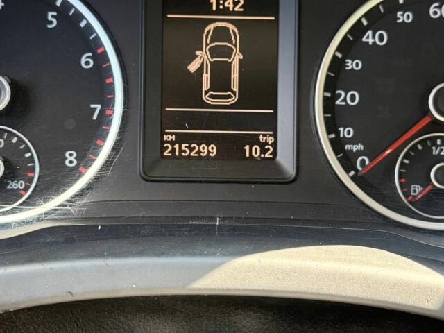 Серый Фольксваген Тигуан, объемом двигателя 2 л и пробегом 215 тыс. км за 9700 $, фото 13 на Automoto.ua