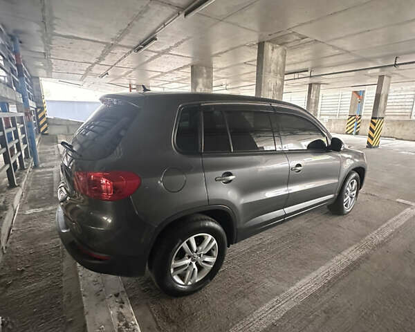 Серый Фольксваген Тигуан, объемом двигателя 1.98 л и пробегом 200 тыс. км за 11999 $, фото 1 на Automoto.ua