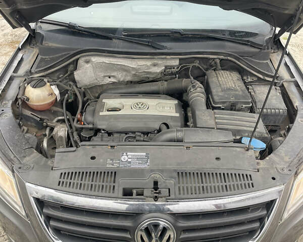 Сірий Фольксваген Тігуан, об'ємом двигуна 2 л та пробігом 120 тис. км за 12500 $, фото 14 на Automoto.ua