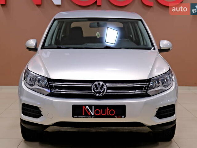 Сірий Фольксваген Тігуан, об'ємом двигуна 2 л та пробігом 170 тис. км за 9900 $, фото 1 на Automoto.ua