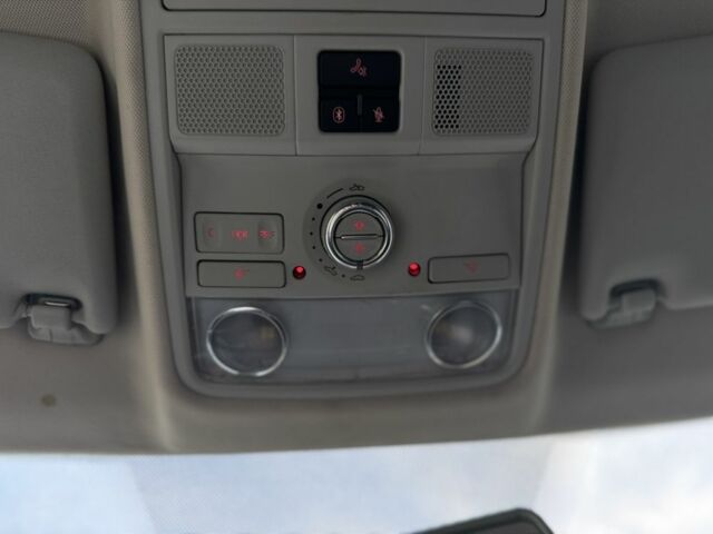 Серый Фольксваген Тигуан, объемом двигателя 2 л и пробегом 170 тыс. км за 9990 $, фото 19 на Automoto.ua