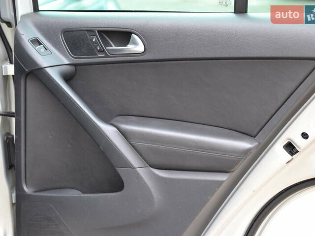 Серый Фольксваген Тигуан, объемом двигателя 1.98 л и пробегом 165 тыс. км за 10500 $, фото 20 на Automoto.ua