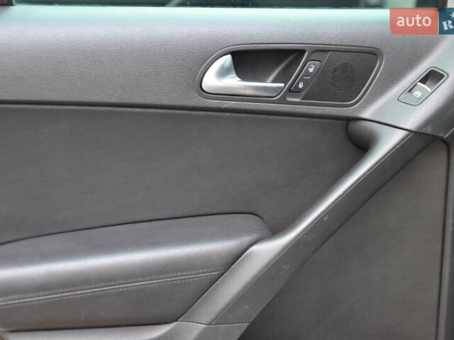 Серый Фольксваген Тигуан, объемом двигателя 1.98 л и пробегом 165 тыс. км за 10500 $, фото 17 на Automoto.ua