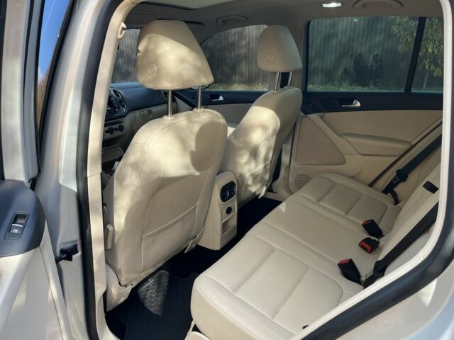 Серый Фольксваген Тигуан, объемом двигателя 2 л и пробегом 220 тыс. км за 10300 $, фото 7 на Automoto.ua