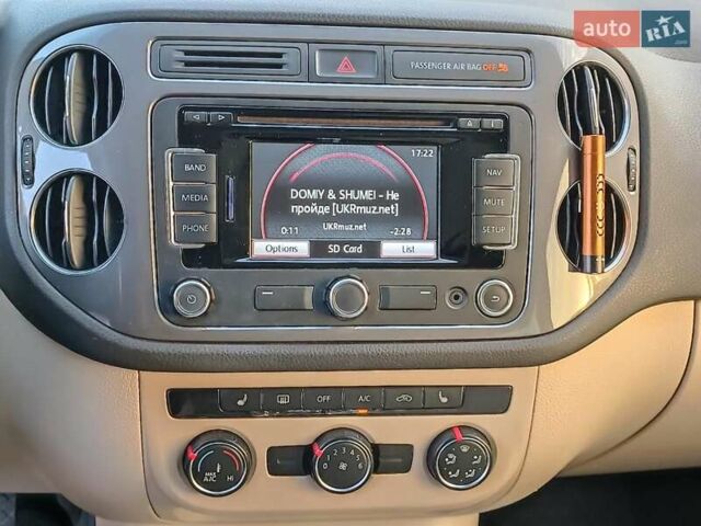 Серый Фольксваген Тигуан, объемом двигателя 2 л и пробегом 184 тыс. км за 10990 $, фото 25 на Automoto.ua