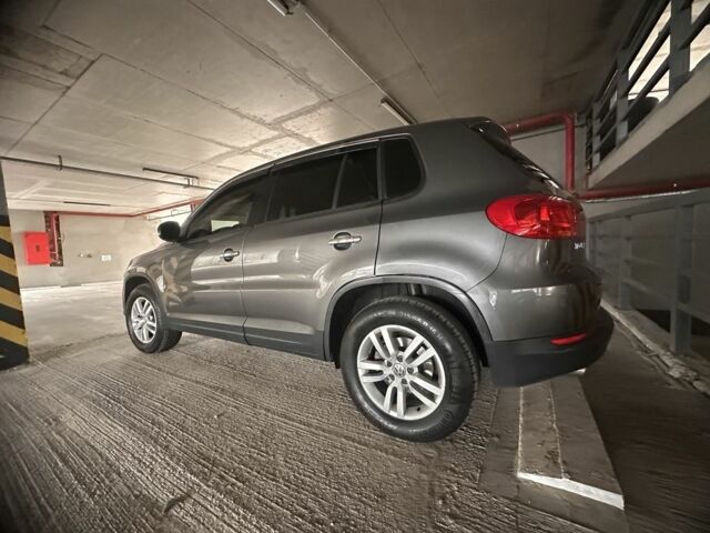 Серый Фольксваген Тигуан, объемом двигателя 2 л и пробегом 199 тыс. км за 11999 $, фото 6 на Automoto.ua