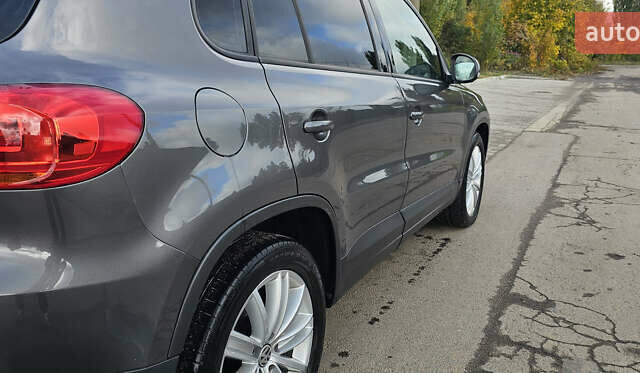 Серый Фольксваген Тигуан, объемом двигателя 2 л и пробегом 260 тыс. км за 13450 $, фото 19 на Automoto.ua
