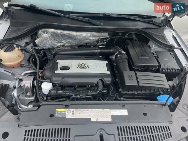 Сірий Фольксваген Тігуан, об'ємом двигуна 2 л та пробігом 255 тис. км за 9600 $, фото 19 на Automoto.ua