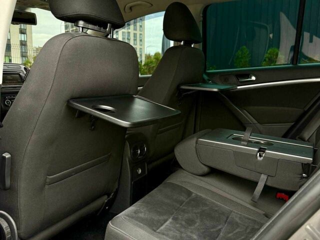 Сірий Фольксваген Тігуан, об'ємом двигуна 2 л та пробігом 186 тис. км за 14500 $, фото 23 на Automoto.ua