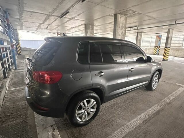 Серый Фольксваген Тигуан, объемом двигателя 2 л и пробегом 199 тыс. км за 11999 $, фото 4 на Automoto.ua