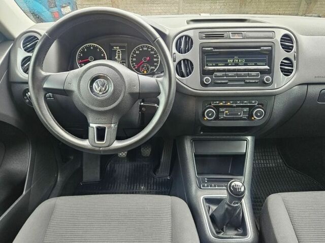 Серый Фольксваген Тигуан, объемом двигателя 1.4 л и пробегом 100 тыс. км за 8000 $, фото 22 на Automoto.ua