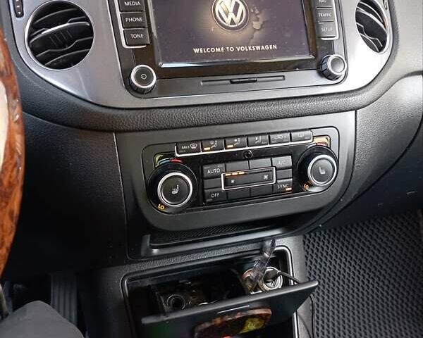 Серый Фольксваген Тигуан, объемом двигателя 2 л и пробегом 442 тыс. км за 11999 $, фото 11 на Automoto.ua