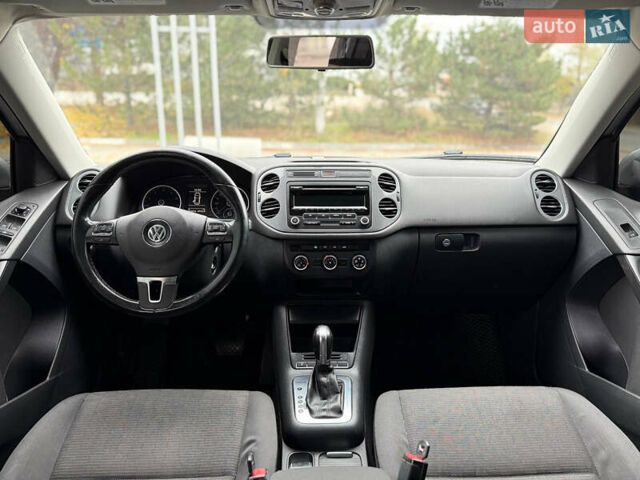 Сірий Фольксваген Тігуан, об'ємом двигуна 1.98 л та пробігом 230 тис. км за 11600 $, фото 13 на Automoto.ua