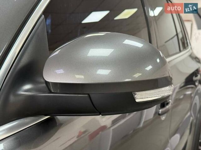 Серый Фольксваген Тигуан, объемом двигателя 2 л и пробегом 156 тыс. км за 12790 $, фото 14 на Automoto.ua