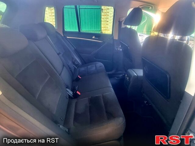 Серый Фольксваген Тигуан, объемом двигателя 2 л и пробегом 190 тыс. км за 14000 $, фото 7 на Automoto.ua