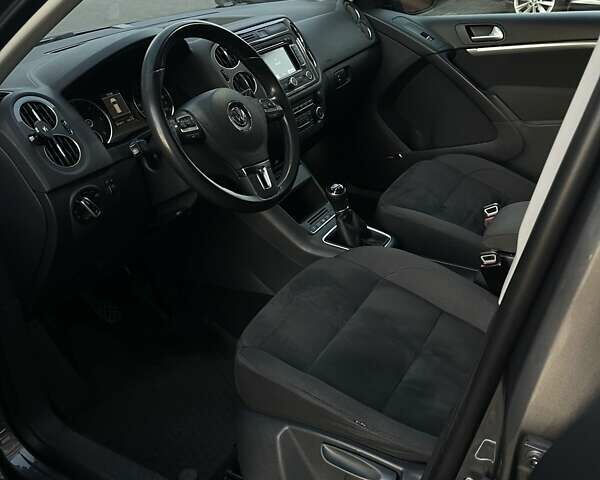 Серый Фольксваген Тигуан, объемом двигателя 1.97 л и пробегом 247 тыс. км за 14500 $, фото 19 на Automoto.ua