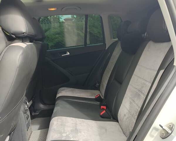 Сірий Фольксваген Тігуан, об'ємом двигуна 1.98 л та пробігом 267 тис. км за 13500 $, фото 10 на Automoto.ua