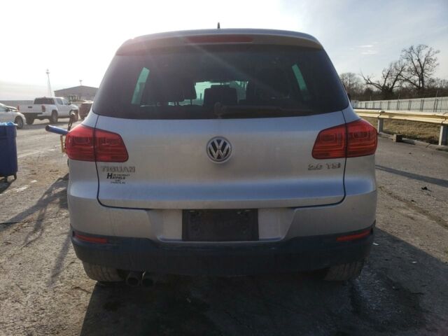 Серый Фольксваген Тигуан, объемом двигателя 2 л и пробегом 136 тыс. км за 7300 $, фото 4 на Automoto.ua