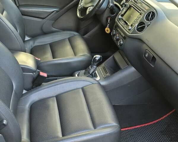 Серый Фольксваген Тигуан, объемом двигателя 1.98 л и пробегом 168 тыс. км за 12800 $, фото 9 на Automoto.ua