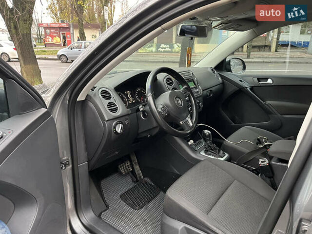 Серый Фольксваген Тигуан, объемом двигателя 2 л и пробегом 242 тыс. км за 13800 $, фото 8 на Automoto.ua