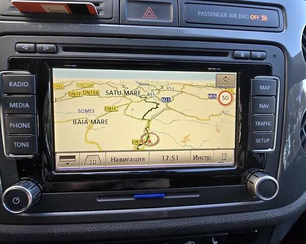 Серый Фольксваген Тигуан, объемом двигателя 1.98 л и пробегом 168 тыс. км за 12800 $, фото 13 на Automoto.ua