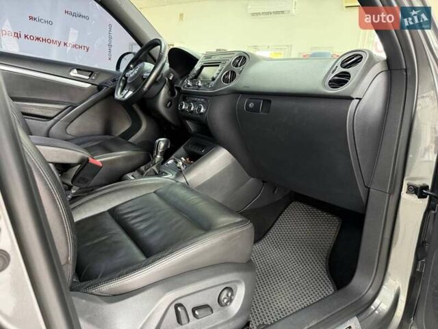 Серый Фольксваген Тигуан, объемом двигателя 2 л и пробегом 156 тыс. км за 12790 $, фото 32 на Automoto.ua