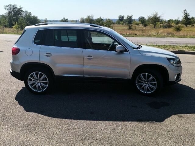 Серый Фольксваген Тигуан, объемом двигателя 2 л и пробегом 117 тыс. км за 12100 $, фото 4 на Automoto.ua