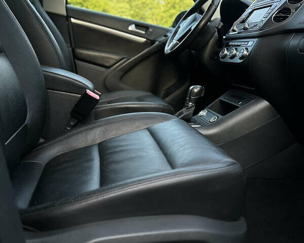 Серый Фольксваген Тигуан, объемом двигателя 2 л и пробегом 222 тыс. км за 12900 $, фото 28 на Automoto.ua