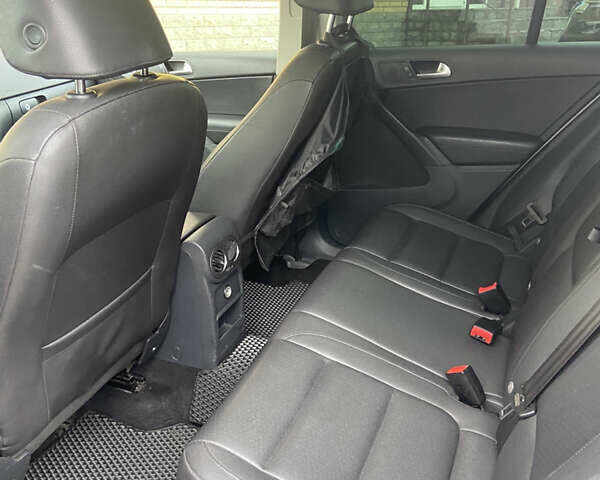 Серый Фольксваген Тигуан, объемом двигателя 1.98 л и пробегом 260 тыс. км за 9500 $, фото 5 на Automoto.ua