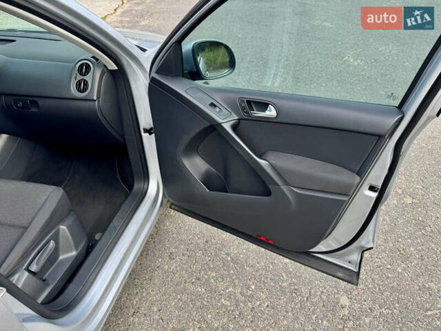 Серый Фольксваген Тигуан, объемом двигателя 1.98 л и пробегом 203 тыс. км за 10600 $, фото 29 на Automoto.ua