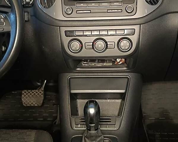 Серый Фольксваген Тигуан, объемом двигателя 1.98 л и пробегом 187 тыс. км за 12500 $, фото 10 на Automoto.ua