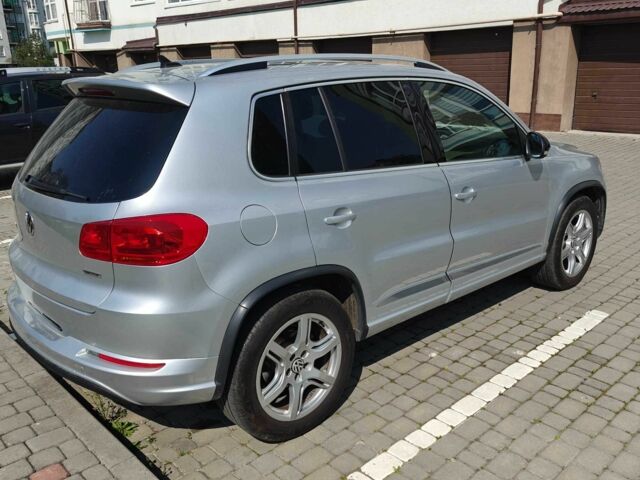 Серый Фольксваген Тигуан, объемом двигателя 2 л и пробегом 104 тыс. км за 11990 $, фото 4 на Automoto.ua