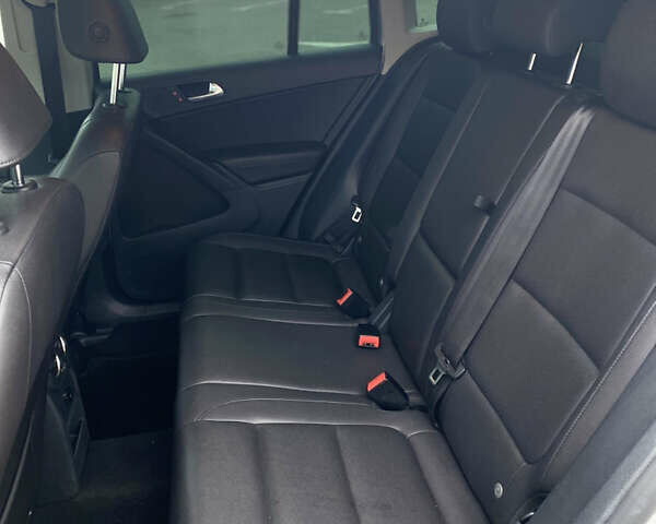 Серый Фольксваген Тигуан, объемом двигателя 1.98 л и пробегом 294 тыс. км за 11500 $, фото 20 на Automoto.ua