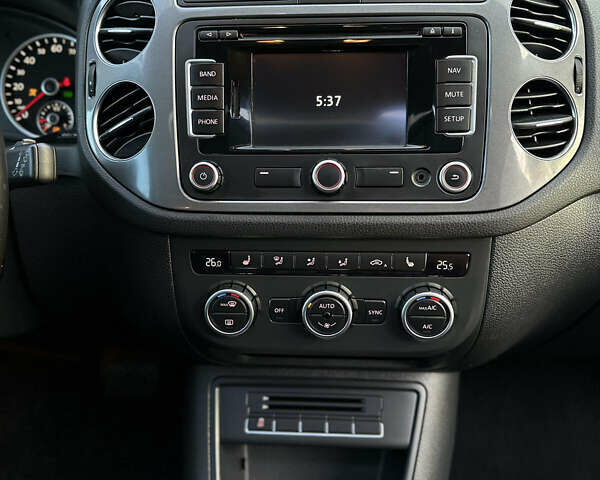 Серый Фольксваген Тигуан, объемом двигателя 2 л и пробегом 222 тыс. км за 12900 $, фото 29 на Automoto.ua