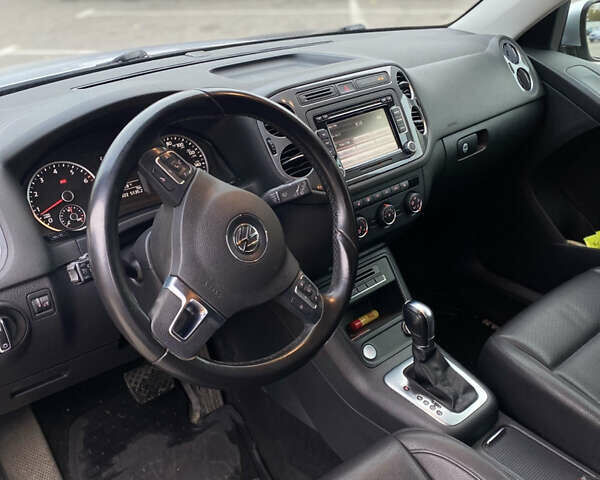 Серый Фольксваген Тигуан, объемом двигателя 1.98 л и пробегом 294 тыс. км за 11500 $, фото 16 на Automoto.ua